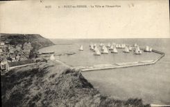 CPA Port En Bessin La ville et l'avant port Bateaux