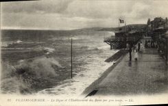 CPA Villers sur Mer La Digue et L'Etablissement des Bains par Gros Temps