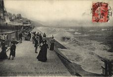 CPA Villers sur Mer La Digue un Jour de Tempete