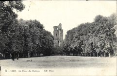 CPA Vire La Place du Chateau