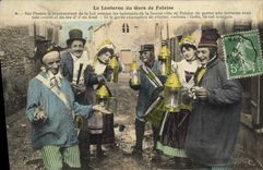CPA Falaise La lanterne du gars de Falaise Folklore Costume