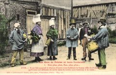 CPA Falaise La lanterne du gars de Falaise Folklore Costume
