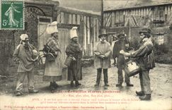 CPA Gars de Falaise et Ieurs Lanternes Folklore Costume
