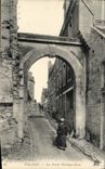 CPA Falaise La Porte Philippe Jean Femme