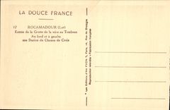 CPA Rocamadour Entree de la Grotte de la Mise au Tombeau A gauche une station du chemind e croix