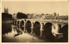 La POSTAL de la VENDIMIA encoleriza el puente del centro