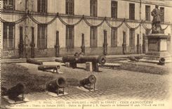 CPA Paris Hotel des Invalides Musee de l'Armee Cour d'Angouleme Piece d'artillerie Vaguette General