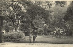 CPA Troyes Le Jardin du Rocher 