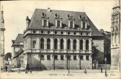 VINTAGE POSTCARD Troyes the Museum