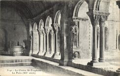 VINTAGE POSTCARD the Cloister St Trophime the well