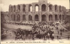 VINTAGE POSTCARD Arles the Arena Left a Race Of Setting has Mort Bullfight Bull