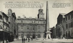 CPA Arles L'Hotel De Ville Et Place De La Republique