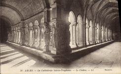 CPA Arles La Cathedrale Sainte Trophime Le Cloitre
