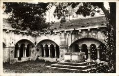 CPA Montmajour Cour du cloitre