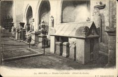 CPA Arles Musee Lapidaire detail de droite 