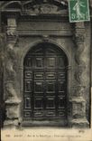 CPA Arles Rue de la Republique Porte aux Colonnes torses