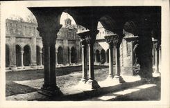 CPA Arles Cour du Cloitre de L'Eglise St Trophime