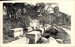 CPA Arles Sur Rhone Un Coin des Alyscamps Chapelle Saint Honorat
