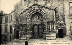 VINTAGE POSTCARD Arles Frontage of the church St Prophime
