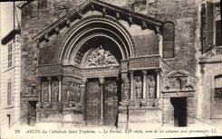 CPA Arles La Cathedrale Saint Trophime Le Portail 