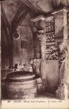 CPA Arles Cloitre Saint Trophime Le puits