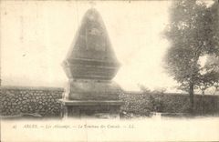 CPA Arles Les Aliscamps Le Tombeau des Consuls