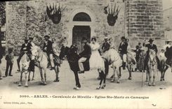 CPA Arles Cavalcade de Mireille Eglise Ste Marie en Camargue Folklore 