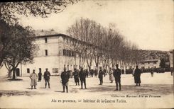 CPA Aix en Provence Interieur de la Caserne Forbin Militaria