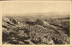 CPA St Remy de Provence Le plateau des Antiquites vu des Alpilles