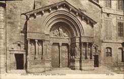 CPA Arles Portail de L'Eglise Saint Trophime