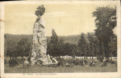 VINTAGE POSTCARD Vichy the Gilbert Monument