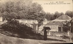 CPA Vichy Le Parc des Celestins vue sur les bains LArdy