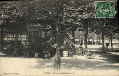 CPA Vichy Un coin de l'Ancien Parc 