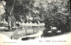 VINTAGE POSTCARD Vichy the Lake with the Large Park Swans