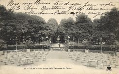 CPA Vichy Allee prise de la Terrasse du Casino