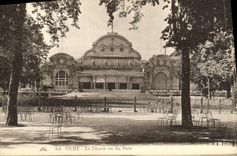 CPA Vichy Le Casino vu du Parc 