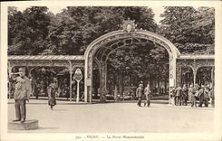 CPA Vichy La Porte Monumentale 