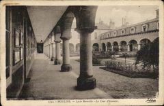 VINTAGE POSTCARD Moulins Banville College Main courtyard