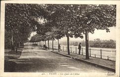 CPA Vichy Les quais de l'Allier