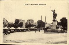 CPA Vichy Place de la republique