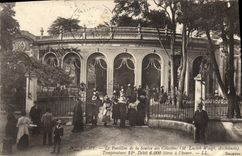 VINTAGE POSTCARD Vichy the House of the Source of the celestins