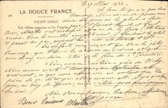 CPA La Douce France Vichy Les Allees Couvertes et les pergolas