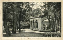 CPA Vichy Parc Et Pavillon Des Celestins
