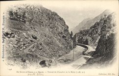 VINTAGE POSTCARD Of Borough D' Oisans in the Serious Tunnel Of Chambon And Meije