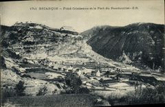 Fondo Cristianne de Briançon de la POSTAL de la VENDIMIA y la fortaleza de Randouillet
