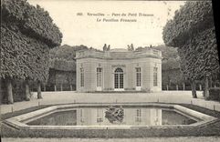 VINTAGE POSTCARD Versailles Park Of Small the trianon the French House