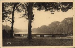 VINTAGE POSTCARD Versailles Park Of Large Trianon Terrace of the staircase of the large canal