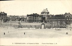VINTAGE POSTCARD Versailles the Frontage of the Palate