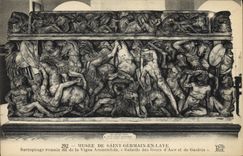 CPA Musee de Saint Germain en Laye sarcophage romain dit de la Vigne Ammendola Bataille des grecs d'Asie et de Gaulois
