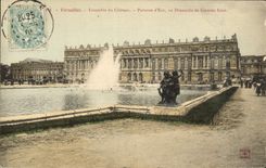 VINTAGE POSTCARD Versailles Together of the Castle Floor of water one Sunday of large water